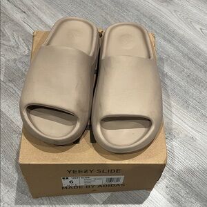 Adidas Yeezy Slide in Pure